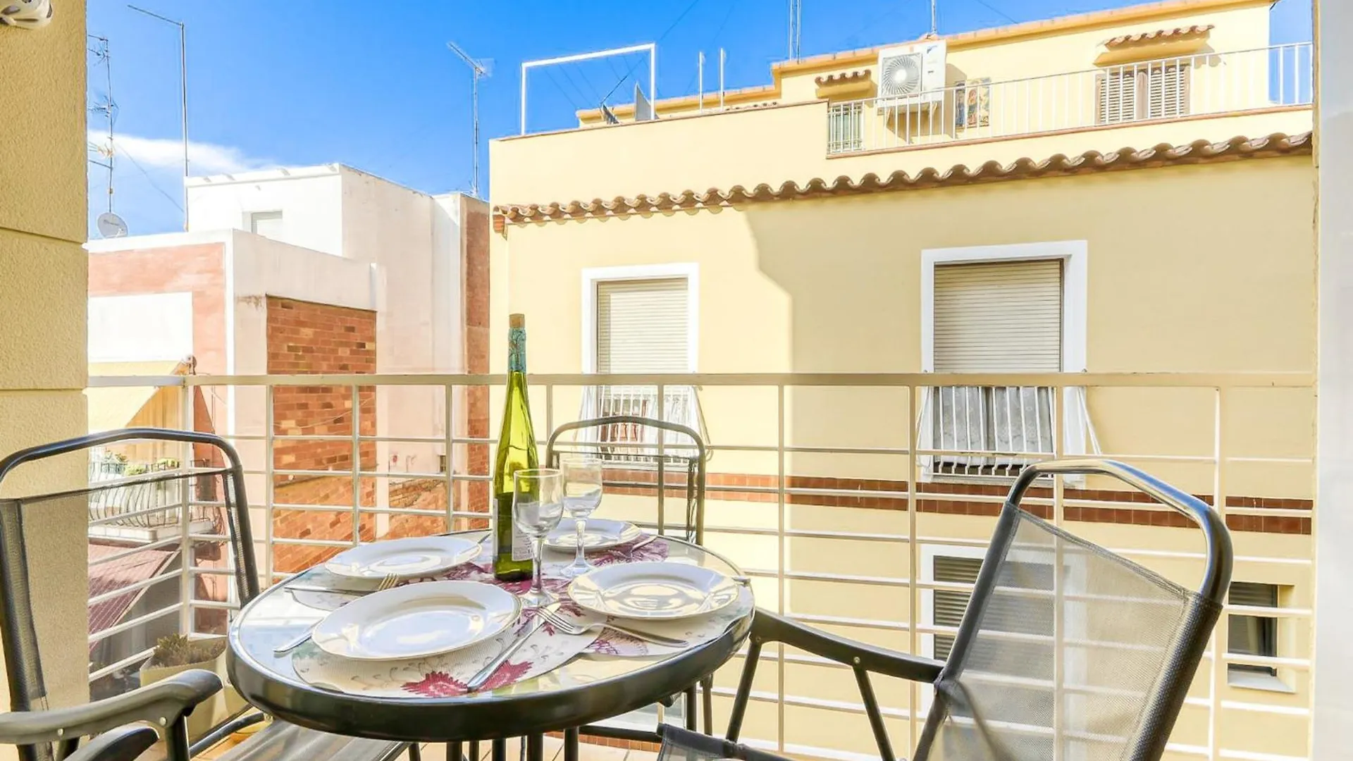 Beautiful Apartment With View Roses