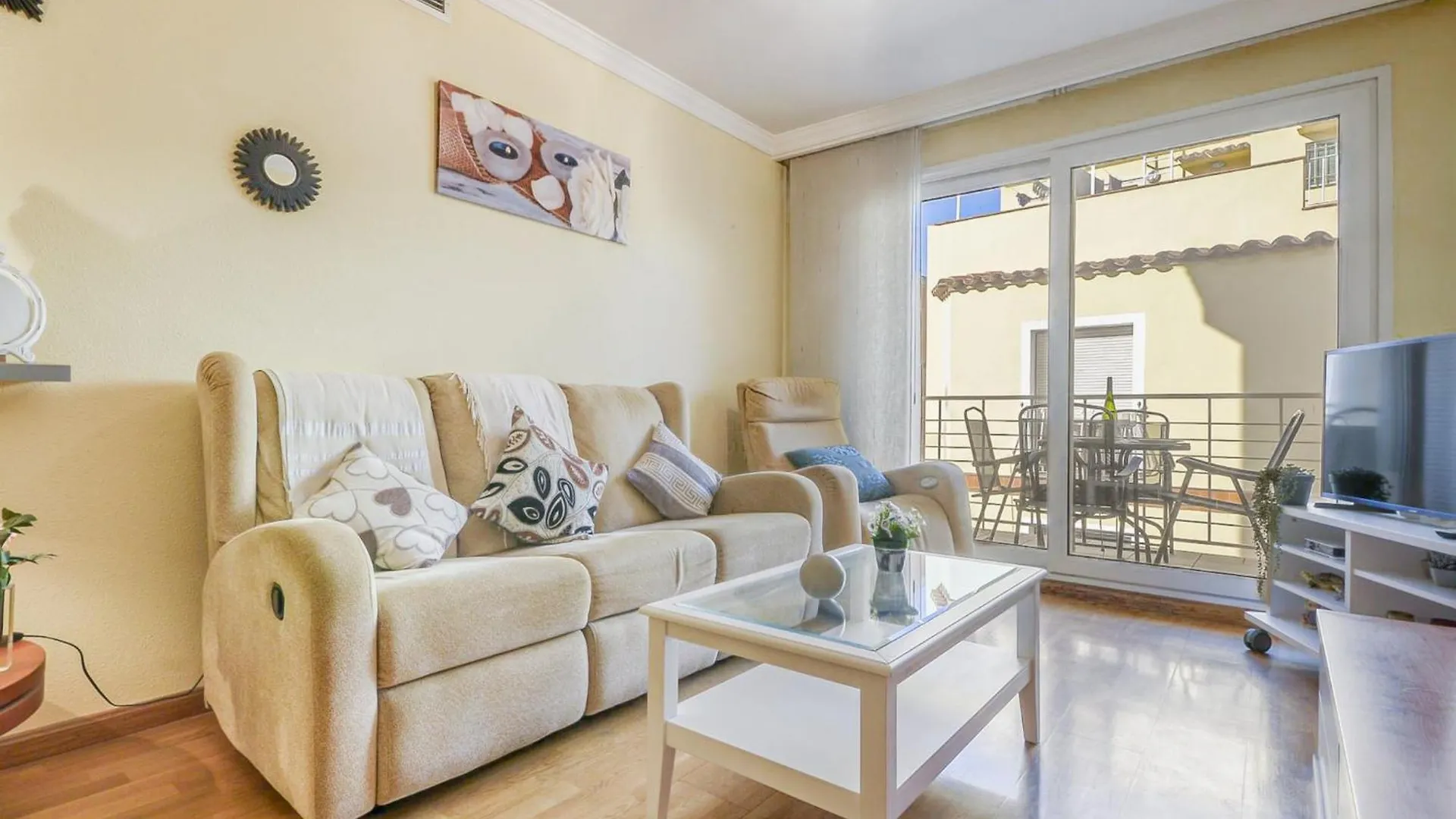Beautiful Apartment With View Roses