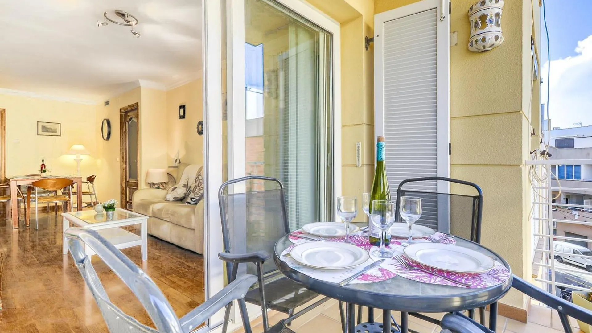 Beautiful Apartment With View Roses