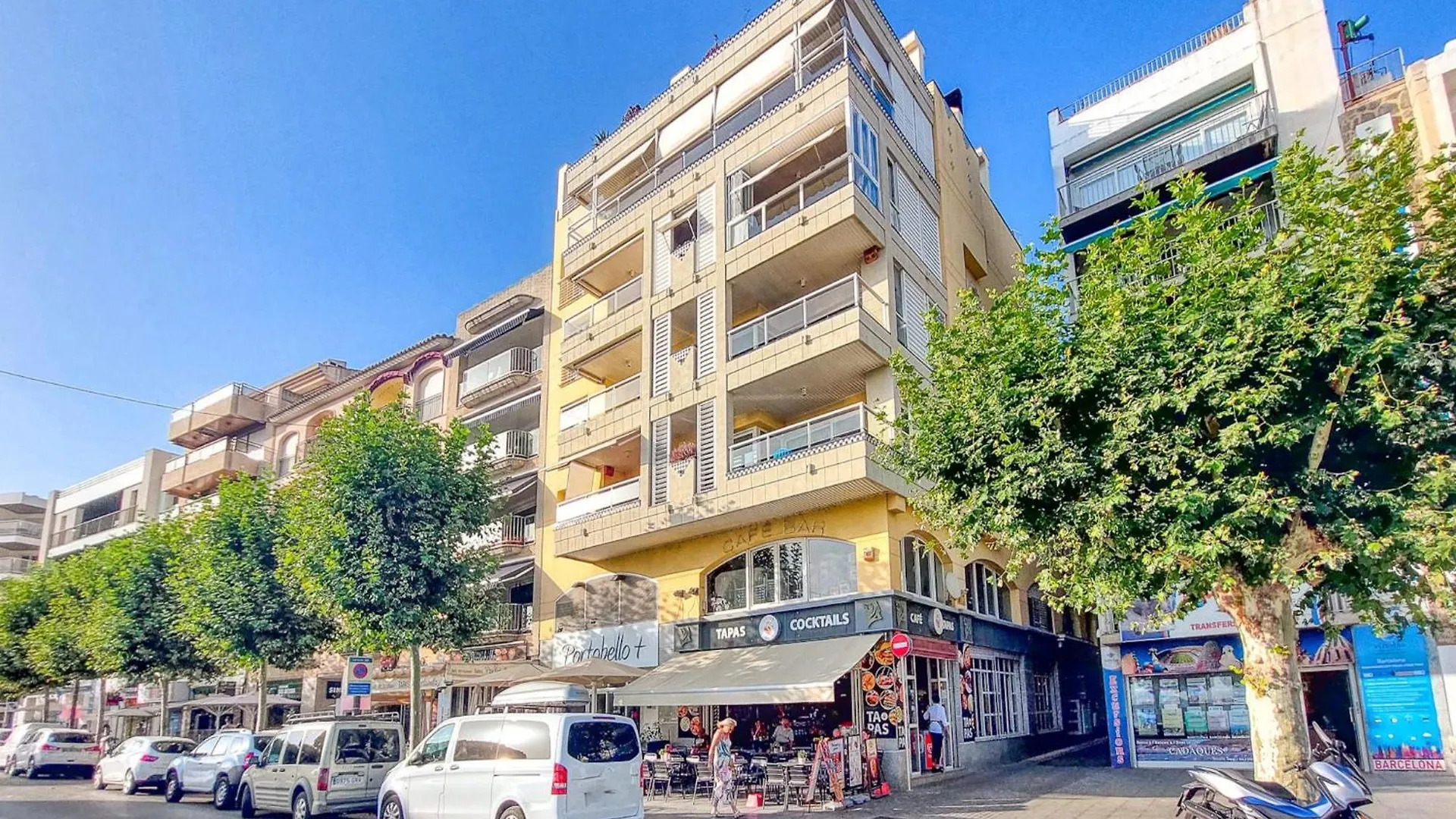 Beautiful Apartment With View Roses